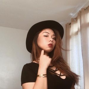 Meet your Posher, Maria zyra mae